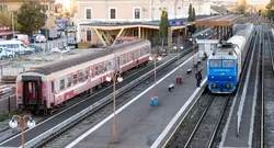 Guvernul se întruneşte în şedinţă de urgenţă ca să aprobe finanţarea pentru sectorul feroviar. Sindicaliştii ameninţă cu oprirea trenurilor