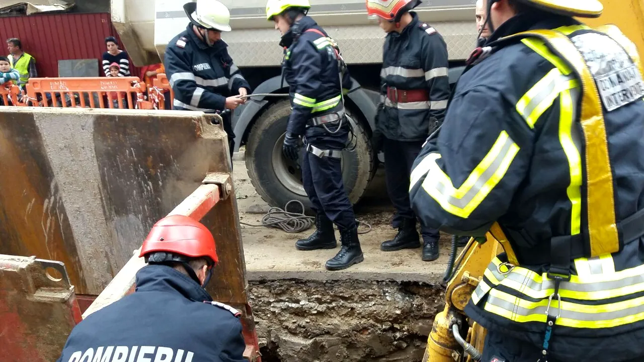 Comisie de anchetă la Ministerul Transporturilor după ce trei muncitori au fost prinși sub un mal de pământ