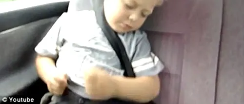 VIDEO. Un copil de 3 ani se trezește bătând la tobe pe o melodie Nirvana