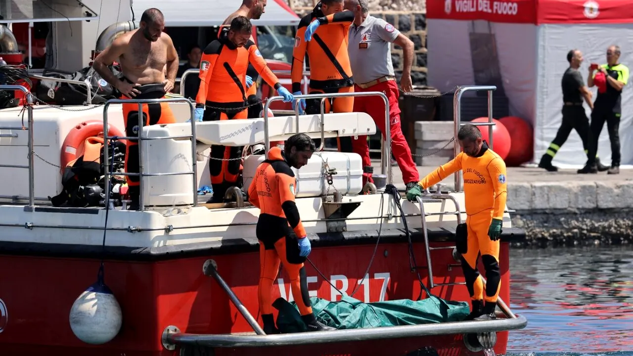 Naufragiul velierului Bayesian: scafandrii au RECUPERAT ultimul dispărut