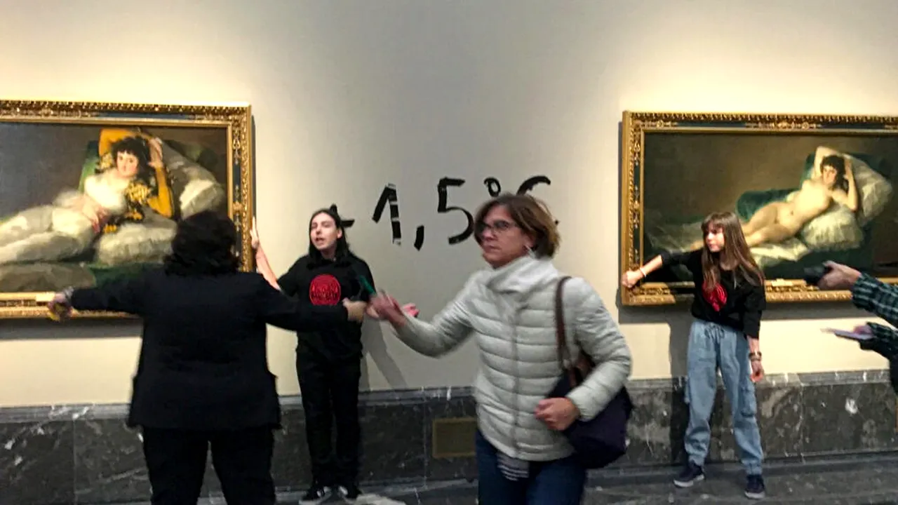 Două activiste pentru schimbări climatice s-au lipit cu câte o mână de ramele a două tablouri ale lui Goya la muzeul Prado din Madrid