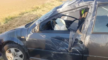 Accident rutier: Patru răniți, între care un copil, după ce un șofer beat a lovit cu mașina un cap de pod pe DN 2 A - FOTO