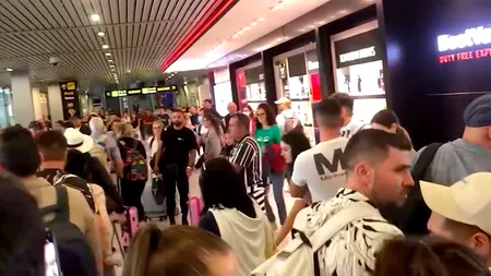 VIDEO | Nervi și proteste la Aeroportul Otopeni după decizia companiei Blue Air de a suspenda toate călătoriile. Zeci de persoane s-au trezit brusc cu zborurile anulate