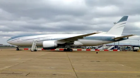 Un avion a fost întors din drum după ce a fost „atacat
