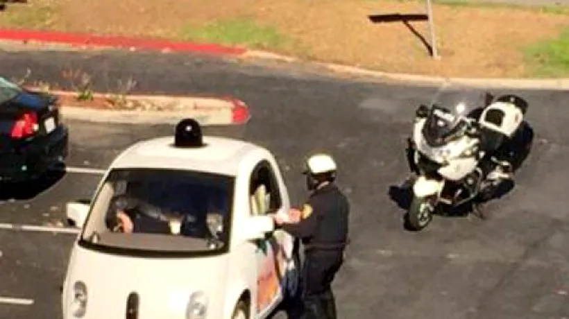 Mașina Google Street View, trasă pe dreapta. Ce le-a atras atenția polițiștilor