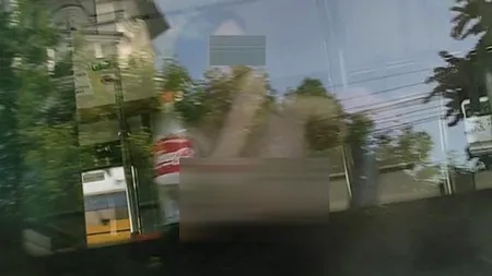 Scene inedite la Suceava. O femeie pe jumătate goală a circulat cu un autobuz TPL (FOTO & VIDEO)