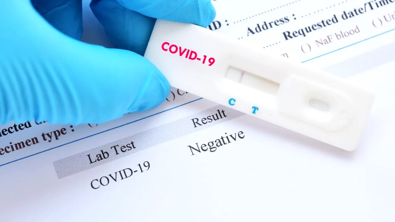 Varianta Omicron îi îngrozește pe specialiști: Pasageri vaccinaţi anti-Covid-19 şi testaţi negativ la plecarea din Africa de Sud, testaţi pozitiv la sosirea în Olanda