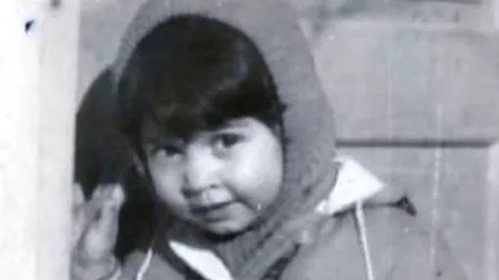 Fetița din imagine e acum vedetă TV, Miss România şi actriţă. O știu toți românii. O recunoști? (GALERIE FOTO)