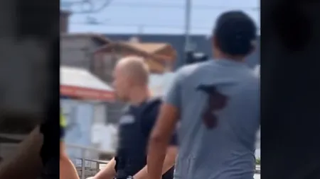ȘOCANT! Un bărbat a fost înjunghiat cu un CUȚIT, în timp ce cobora din tramvai, în Capitală. Miraculos, lama nu i-a perforat plămânii