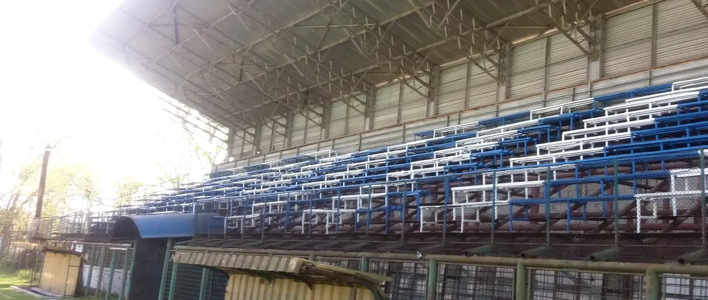 Motivul incredibil pentru care un stadion din Gorj este luminat non-stop, deși nicio echipă de fotbal nu joacă acolo