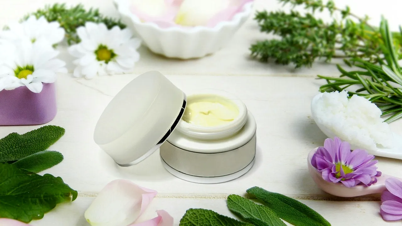 Cum poți prepara singură cea mai bună CREMĂ de mâini din ingrediente 100% naturale