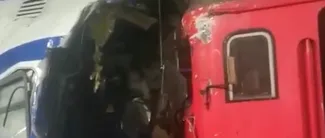 UPDATE | Un mort și trei răniți după ce o locomotivă a lovit un vagon de călători, în Gara Galați. Ministerul Transporturilor cere anchetă (VIDEO)