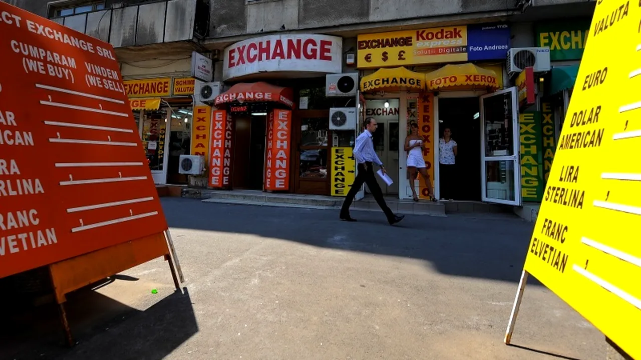 Cursurile BNR pentru euro și dolar au coborât vineri, la 4,6118 lei/euro, respectiv 3,7575 lei/dolar