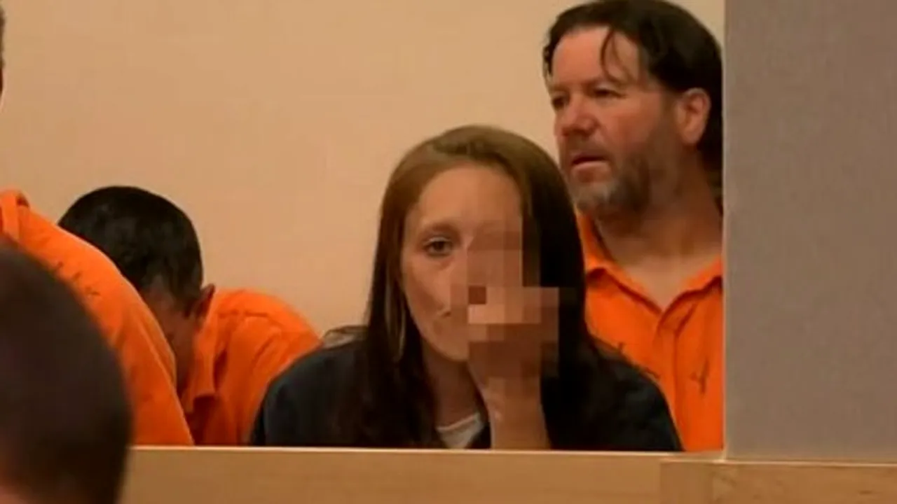 Încă un caz șocant: O mamă i-a frecat heroină de gingii bebelușului său până a murit. Reacția revoltătoare a femeii la tribunal - VIDEO