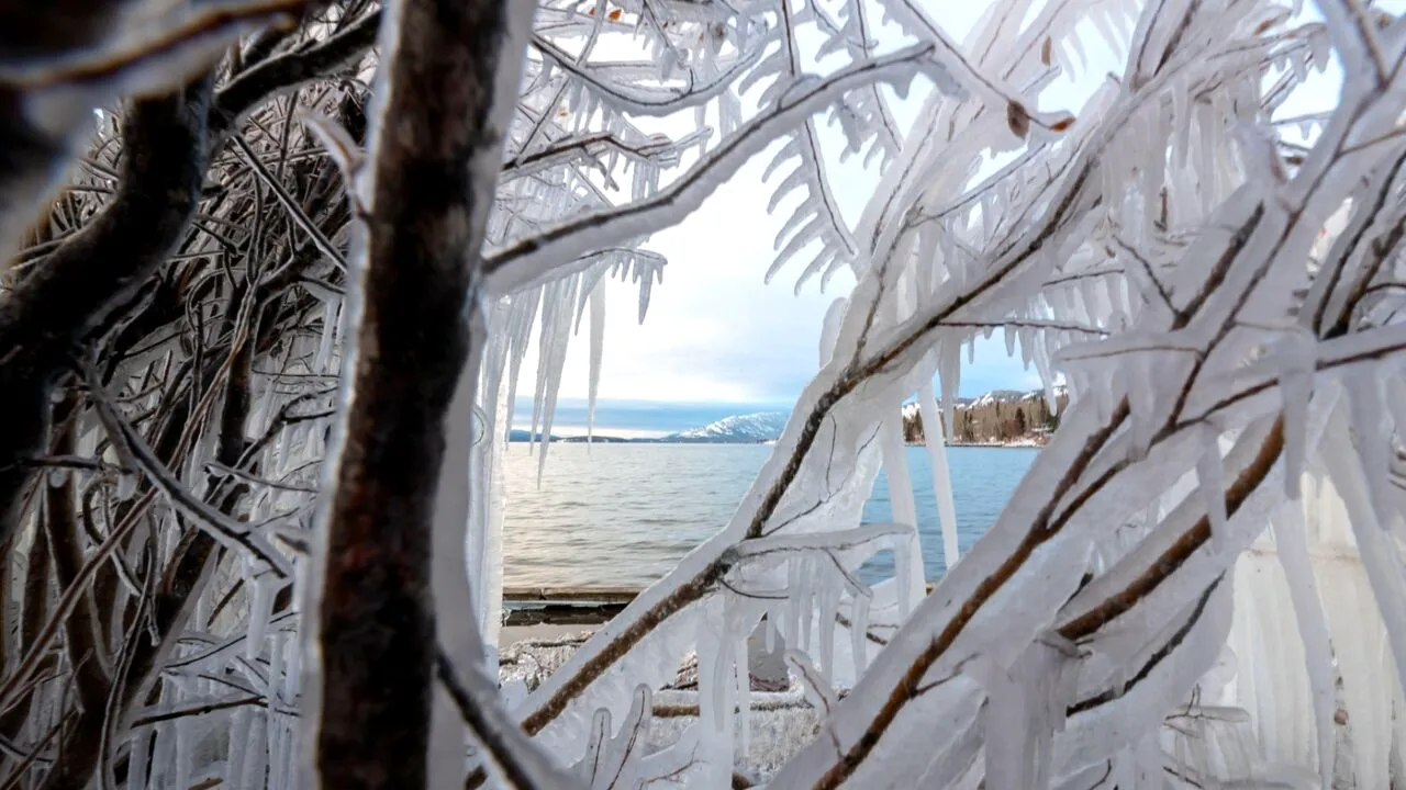 Vortexul polar ar putea aduce noi ninsori. „Zăpada de primăvară” și aerul arctic revin în forță. Cum va fi VREMEA în următoarele săptămâni în România