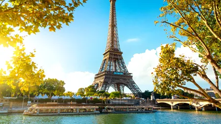 TAXELE turistice percepute de autoritățile din marile orașe europene. O țară preferată de români încasează cel mai mult