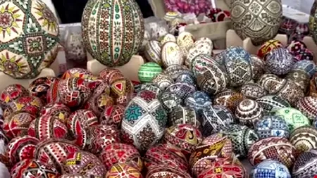 Prețul cu care se vând ouăle încondeiate de STRUȚ. Sunt la mare căutare!