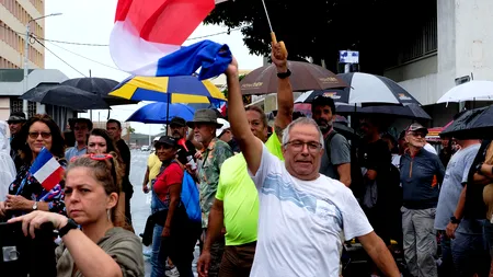 Franța a declarat STARE DE URGENȚĂ pe această insulă! Președintele Macron a semnat ordinul