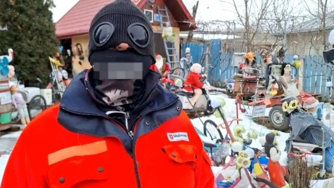 Un medic ginecolog din Iaşi şi-a UMPLUT curtea cu păpuşi gonflabile, cătuşe şi mesaje deocheate pentru vecinii săi