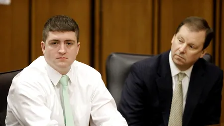 Un polițist din SUA a fost achitat în cazul uciderii a doi afroamericani neînarmați