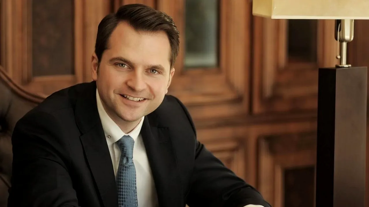 Sebastian Burduja a lansat cartea “Planul pentru România - 7 revoluții intelectuale pentru țara în care vrem să rămânem”: ”Am împletit idei concrete, pragmatice, cu bucăți din sufletul meu”