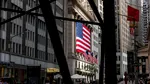 Analist: Războiul comercial declanșat de TRUMP este „împotriva americanilor” /Liderul SUA „se va confrunta cu alegerile intermediare”