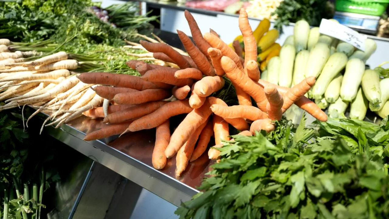 O persoană a murit și alte 15 au ajuns la spital după ce au mâncat MORCOVI