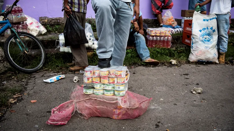 Cinci banane și două ouă, atât costă o tunsoare în Caracas