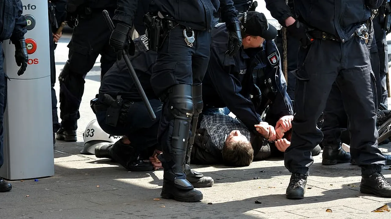 ALEGERI SUA 2020. Lupte de stradă în marile orașe din America, mașini incendiate, sute de protestatari arestați! - VIDEO cu prăpădul din New York