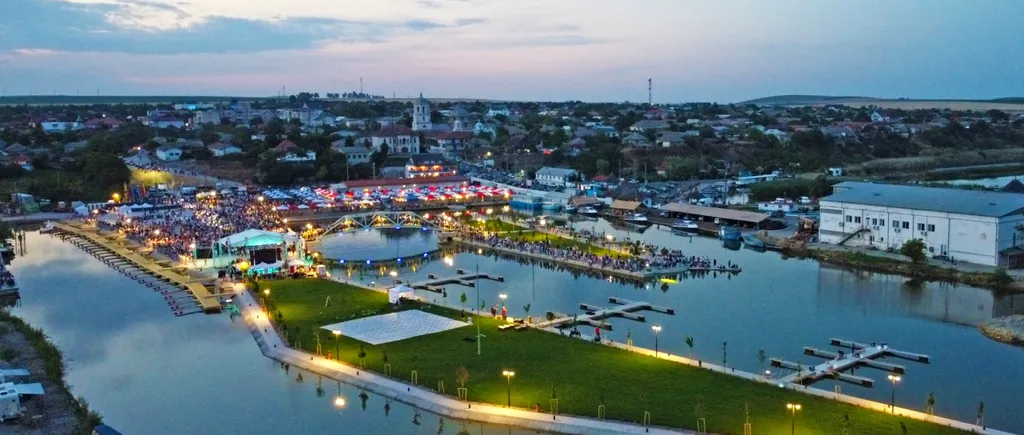 COMUNA din Delta Dunării, clasată în Top 5 destinații turistice din România, atrage ca un magnet străinii prin farmecul unei stațiuni exclusiviste