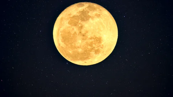 Superluna sau Luna Rece, în această noapte. Este ultima superlună din acest an