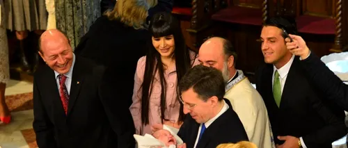 Botez în familia Băsescu. Nașul Chirtoacă: „E un gest simbolic de unire ceea ce se petrece astăzi. Galerie foto