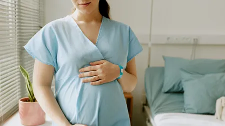 Schimbare în maternități. Cine va putea însoți mama în sala de naștere. Legea urmează să ajungă pe masa lui Nicușor Dan pentru promulgare
