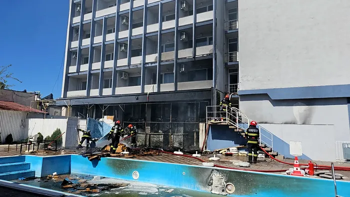 Incendiu Hotel Parc / FOTO: Nicu Busurica (Ziua de Constanța)