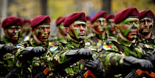 <span style='background-color: #686815; color: #fff; ' class='highlight text-uppercase'>ARMATĂ</span> Salariul unui luptător de comando în 2024, aproape cât câștigă un IT-ist debutant. Armata română caută femei și bărbați cu condiție fizică impecabilă