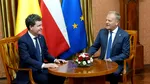 Nicușor Dan, primit de premierul Poloniei, Donald Tusk. Președintele ales participă la mitingul de susținere a primarului Varșoviei, Rafal Trzaskowski