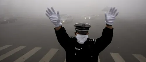FOTO. Un nor de poluare a acoperit un întreg oraș din China. Aeroportul, închis din caua vizibilității reduse