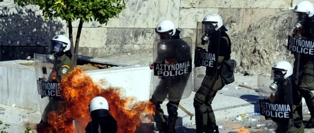 Bancheri eleni: Creditele neperformante pun în pericol viabilitatea sistemului financiar din Grecia