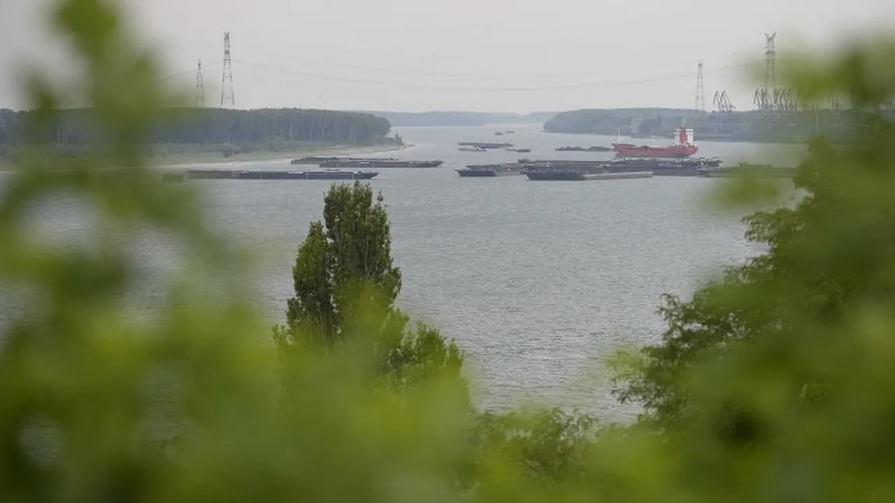 Un ucrainean a încercat să traverseze Dunărea înot. Când a fost prins de polițiștii de frontieră, a dat cea mai ciudată explicație