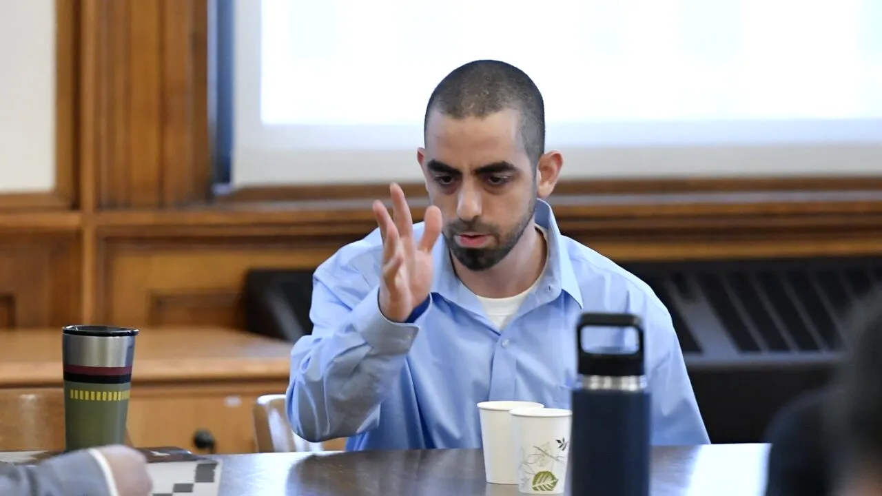 Începe procesul împotriva bărbatului acuzat că a încercat să îl UCIDĂ pe Salman Rushdie. Hadi Matar riscă zeci de ani de închisoare