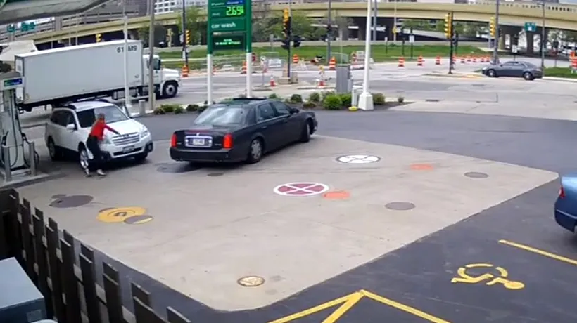Cum a reușit o tânără să oprească un bărbat care încerca să îi fure mașina. VIDEO