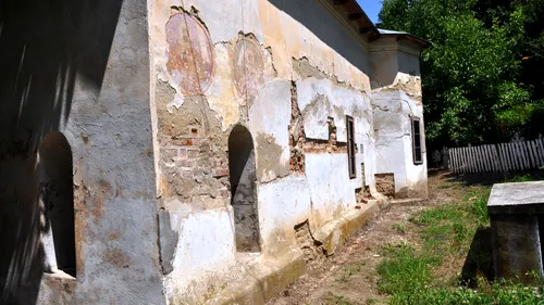 Ce nu fac autoritățile, fac oamenii simpli. Un conac clădire de patrimoniu din Olt, restaurat de voluntari englezi, francezi și români