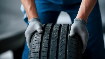 „Eu, dacă am BMW, sunt obligat să pun anvelope de iarnă?”. Ce au răspuns oficialii RAR