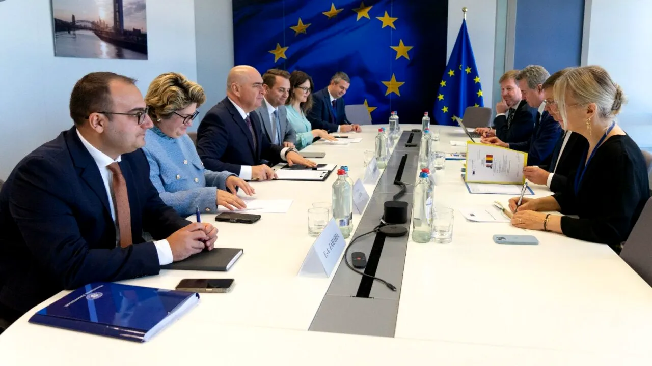 Ilie Bolojan a discutat la Bruxelles cu comisarul european pentru Economie despre situația macroeconomică și FISCALĂ a României