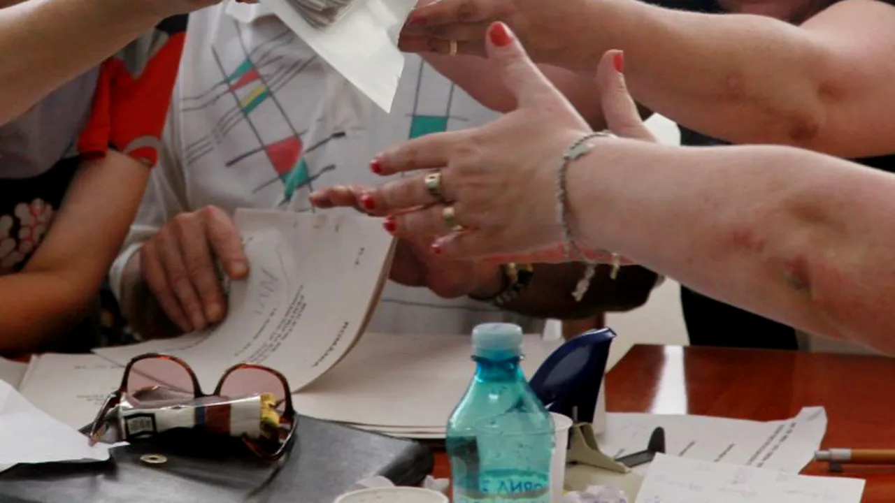 REFERENDUM 2012. Președintele unei secții de votare din Iași, înlocuit din cauza unui mesaj pe Facebook