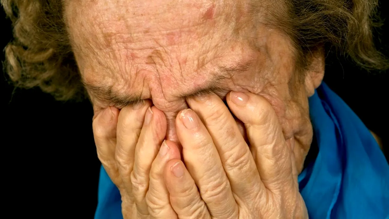 O bunicuță de 84 de ani, BĂTUTĂ cu bestialitate de un român la Milano pentru că a refuzat să-i dea ceva de pomană