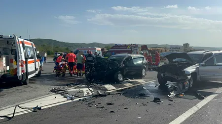 VIDEO | Accident cu victime multiple în Bistrița-Năsăud. O persoană a murit, iar elicopterul SMURD a fost chemat pentru a prelua o femeie cu leziuni grave