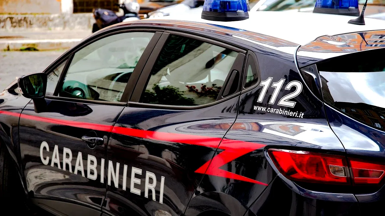 Trei frați români urmăriți internațional, arestați în Italia. Conduceau o rețea de clonare de carduri în Statele Unite