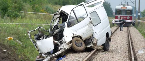 Opt morți și doi răniți în Polonia, după ce un tren a lovit un microbuz 