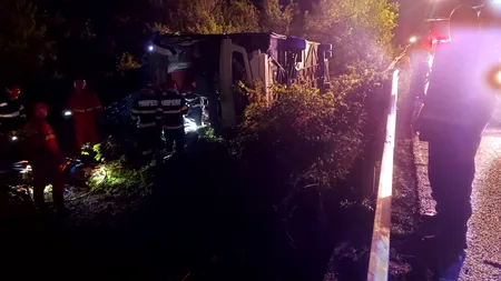 Un autocar s-a răsturnat pe DN1. Șoferul a rămas ÎNCARCERAT